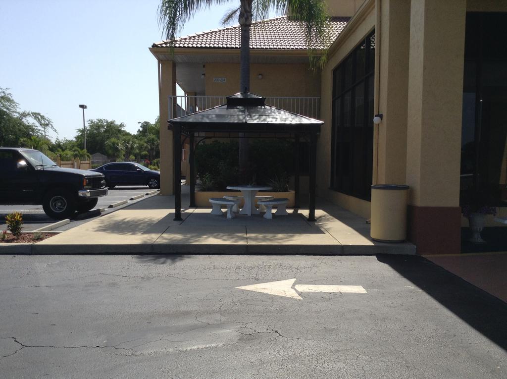 Rodeway Inn Port Richey North Экстерьер фото