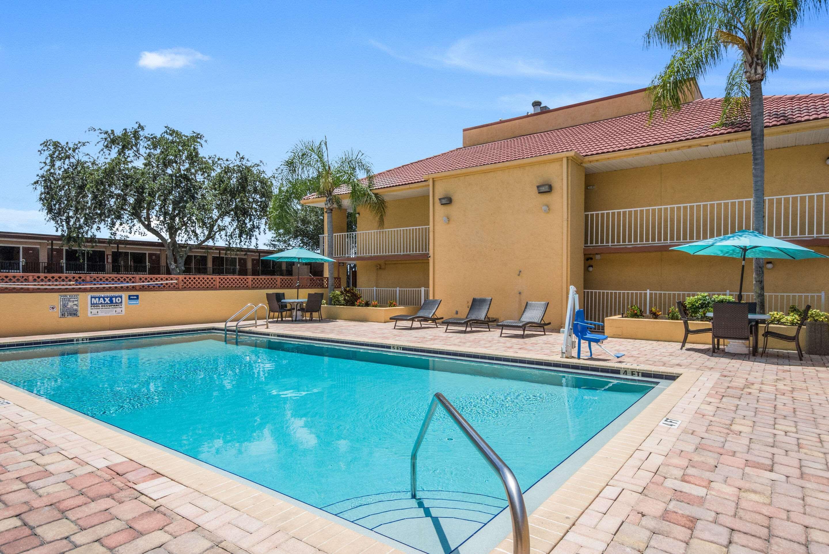 Rodeway Inn Port Richey North Экстерьер фото