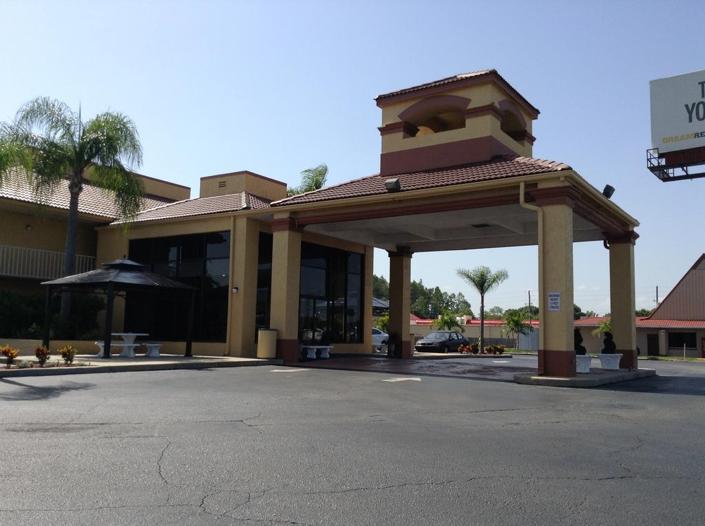 Rodeway Inn Port Richey North Экстерьер фото